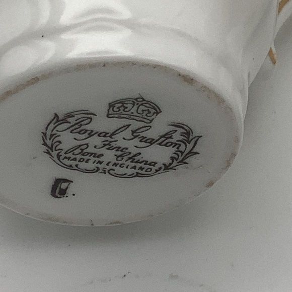 Vintage Royal Grafton England Fine Bone China Pitcher and Demitasse Cup - Picture 8 of 9